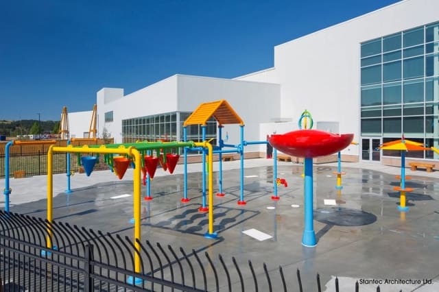 صورة من SLS Centre Aquatics: سباحة وزحاليق في Cochrane، ٤ من ٤