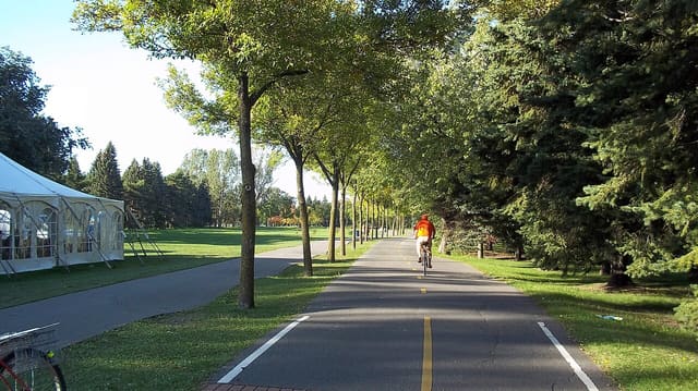 صورة من Parc Maisonneuve: مساحات خضراء ومسار للمشي، ٥ من ١٥