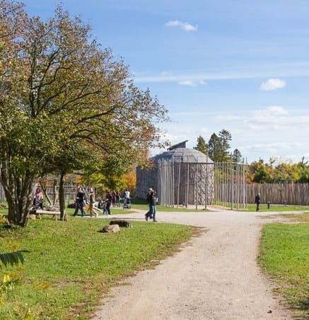 صورة من Crawford Lake: ممشى بحيرة وبيوت طويلة تاريخية، ٣ من ٧