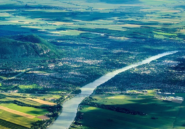 صورة من Mont Saint-Hilaire: صعود الجبل في محمية Gault، ٦ من ١٥