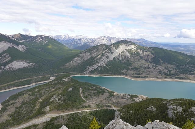 صورة من Barrier Lake Day Use: شاطئ بحيرة ومناظر جبال، ٤ من ١٦