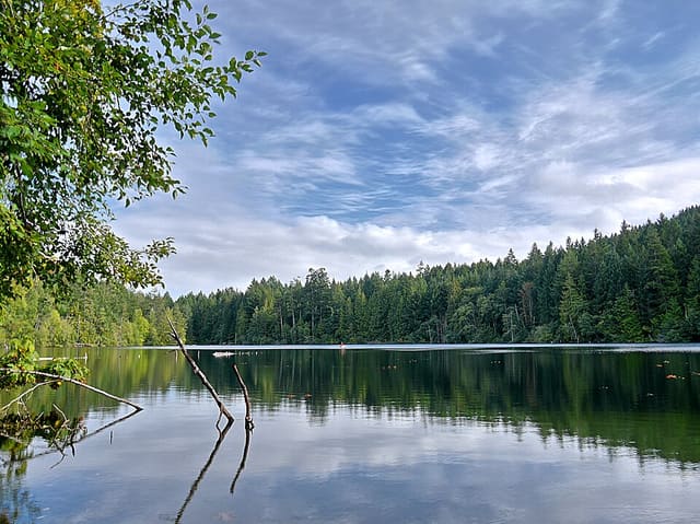 صورة من Mount Work — Durrance Lake: بحيرة وممرات جبلية، ٢ من ٣