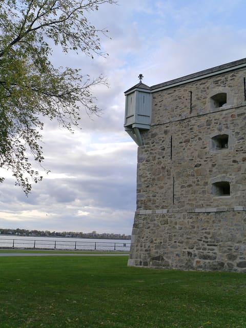 صورة من Fort Chambly: قلعة وتاريخ على نهر Richelieu، ٨ من ٢٢