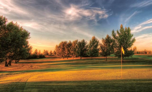 صورة من Wildwood Golf Course: جولة غولف في الهواء الطلق، ١ من ١