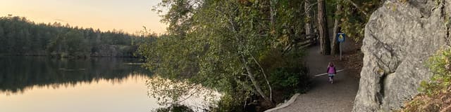 صورة من Thetis Lake: بحيرتان وممرات غابية، ١ من ١
