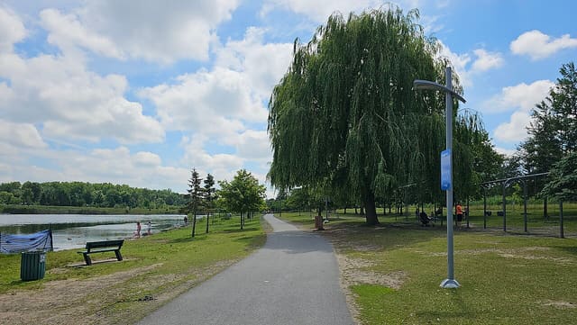صورة من Parc de la Cité: مسارات حول الماء، ٣ من ١٥