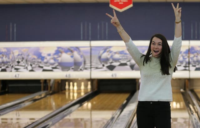 صورة من Toppler Bowl: بولينغ بخمس قوارير، ١ من ٧