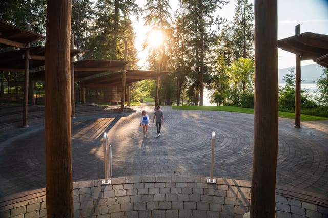 صورة من Bertram Creek Regional Park: شاطئ وملعب ونزهة، ٢ من ٣