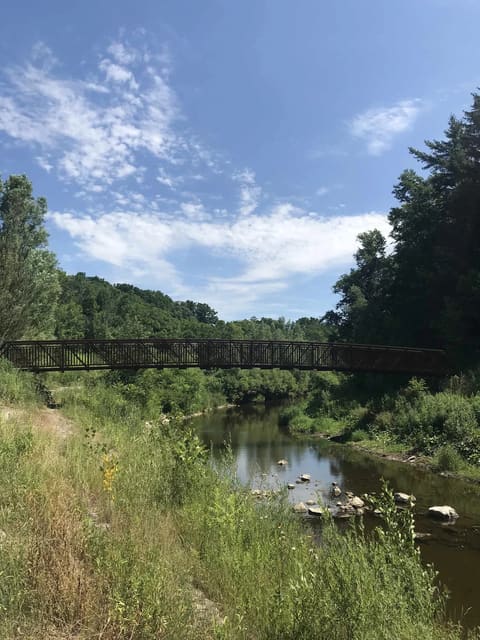 صورة من Crooks Hollow: آثار مطاحن ومسار على Spencer Creek، ٣ من ٦