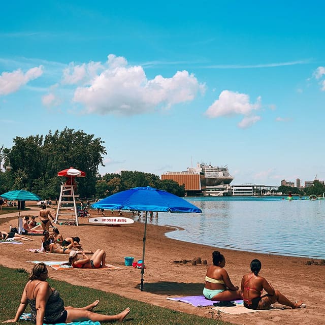 صورة من Plage Jean-Doré: شاطئ رملي للسباحة في Parc Jean-Drapeau، ٥ من ١٨