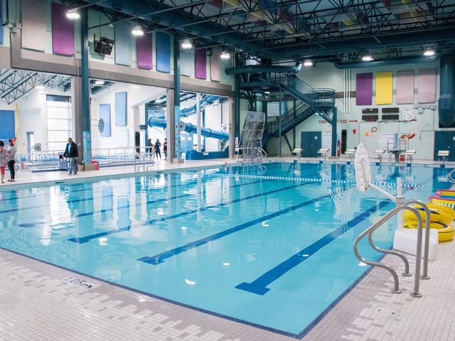 صورة من Strathmore Aquatic Centre: مسبح وزحليقة للأطفال، ١ من ١٠