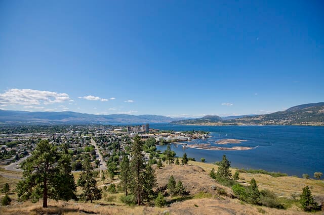 صورة من Knox Mountain Park: مسارات وإطلالات على Kelowna، ١ من ٣