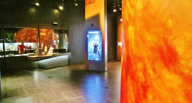 صورة من Planétarium: عروض القبة السماوية عند محطة Viau، ٨ من ١٥