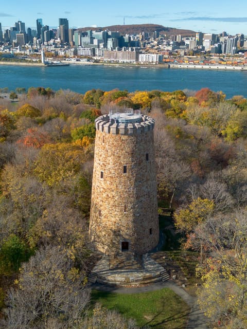صورة من Parc Jean-Drapeau: مسارات Mont Boullé وبرج Lévis على جزيرة Sainte-Hélène، ١ من ١٩