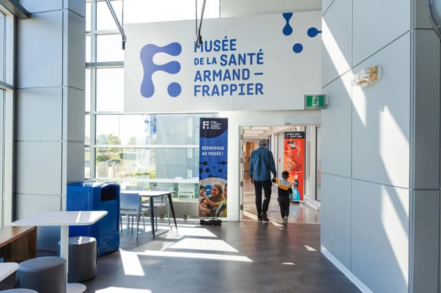 صورة من Musée de la santé Armand-Frappier: معرض ومختبر علوم للعائلة، ٢ من ١٦
