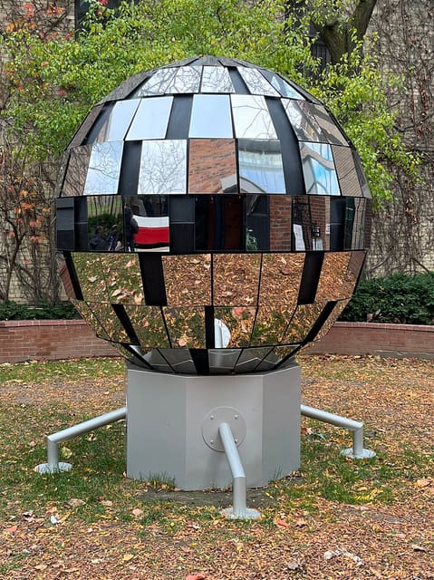 صورة من Toronto Sculpture Garden: محطة قصيرة للفن العام، ٦ من ٩