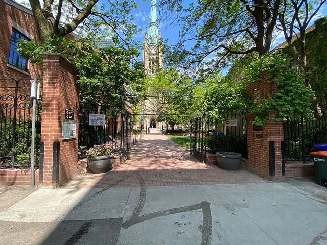 صورة من Toronto Sculpture Garden: محطة قصيرة للفن العام، ٧ من ٩