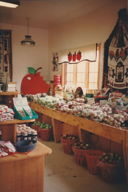 صورة من Carluke Orchards: قطف التفاح ومتاهة الذرة، ٤ من ٦