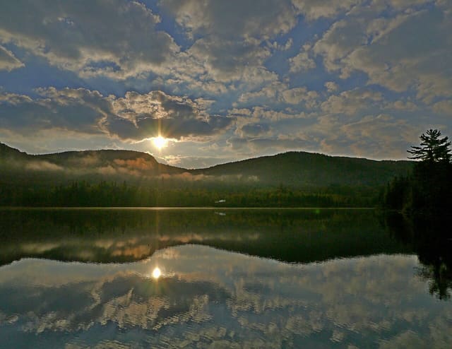 صورة من حديقة Mont-Tremblant الوطنية: بحيرة Monroe من الأعلى، ٧ من ٢٠