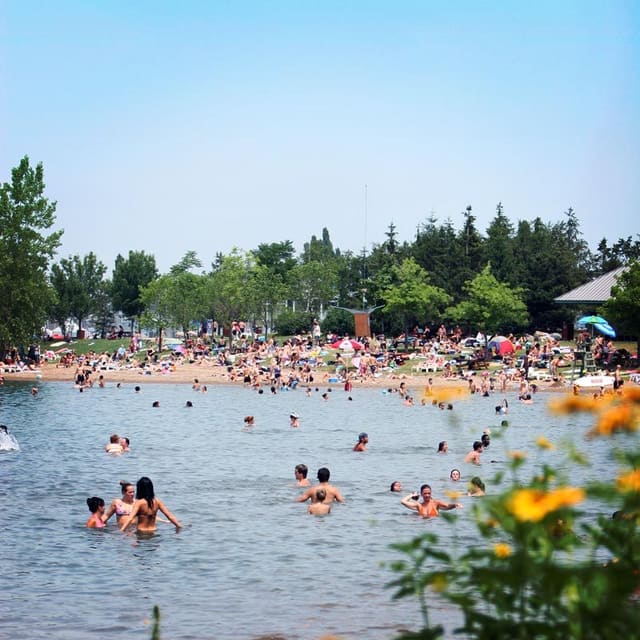 صورة من Plage Jean-Doré: شاطئ رملي للسباحة في Parc Jean-Drapeau، ٦ من ١٨