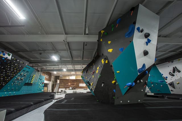 صورة من Bolder Climbing Community: تسلق للمبتدئين وأصحاب الخبرة، ٢ من ٢
