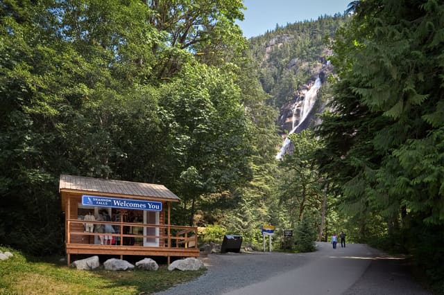 صورة من Shannon Falls Park: ممر قصير إلى شلال مرتفع، ١ من ١