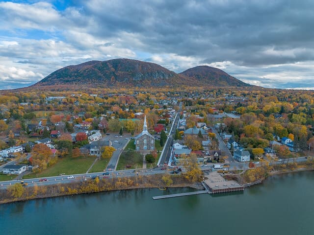 صورة من Mont Saint-Hilaire: صعود الجبل في محمية Gault، ٣ من ١٥