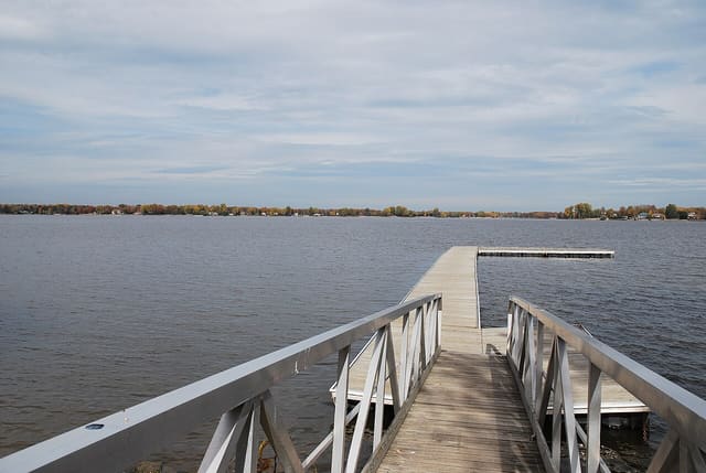 صورة من Parc-nature du Bois-de-l'Île-Bizard: إطلالة على البحيرة وشواء قرب الماء، ٤ من ١٥