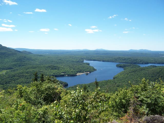 صورة من Parc national du Mont-Orford: قمم وشواطئ بحيرات ومسارات ثلجية، ٧ من ١٩