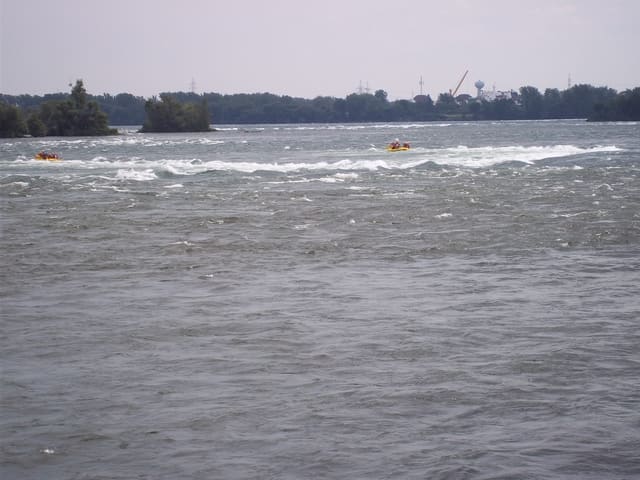 صورة من Saute-Moutons: رحلة بالقارب النفّاث إلى rapides de Lachine، ٧ من ١٢