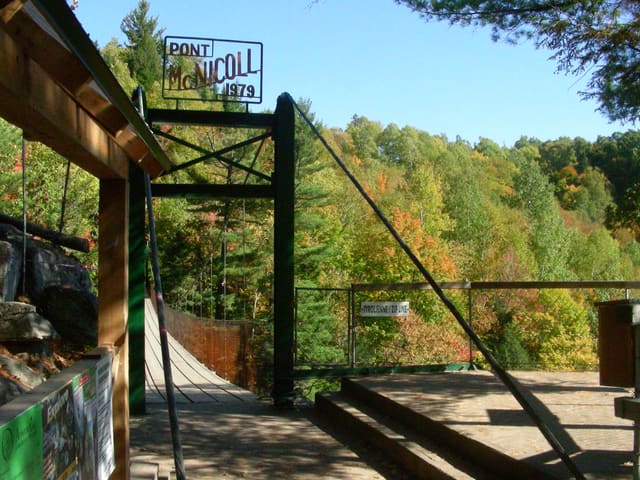 صورة من Canyon Sainte-Anne: شلال ٧٤ متراً وجسور معلّقة، ٧ من ١٧