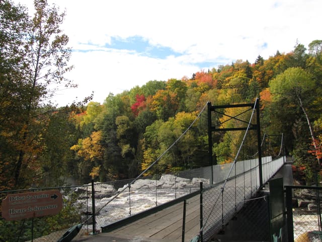 صورة من Canyon Sainte-Anne: شلال ٧٤ متراً وجسور معلّقة، ٥ من ١٧