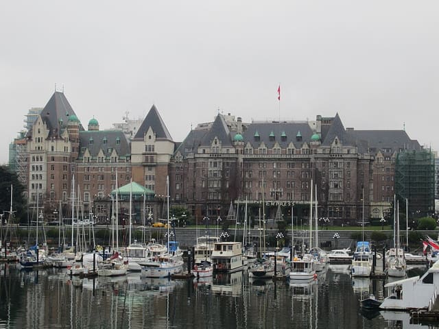 صورة من Inner Harbour: نزهة على Lower Causeway، ١ من ١٣