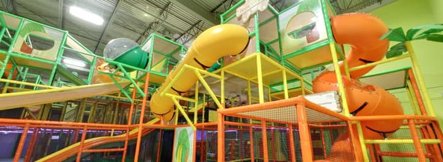 صورة من Hide N Seek Indoor Playground: متاهة لعب وزحاليق داخلية، ٢ من ٦