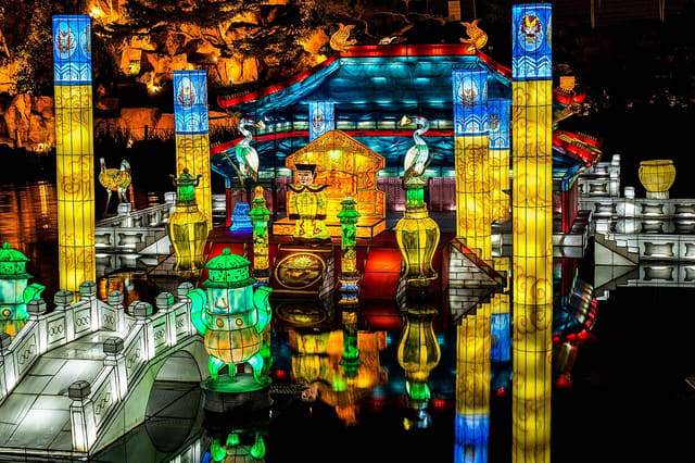 صورة من Jardins de lumière: فوانيس الحديقة النباتية ليلاً، ٥ من ١٦
