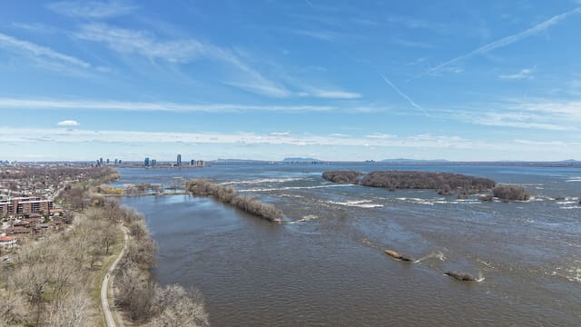 صورة من Parc des Rapides: مراقبة الطيور ومناظر النهر، ١ من ١٥