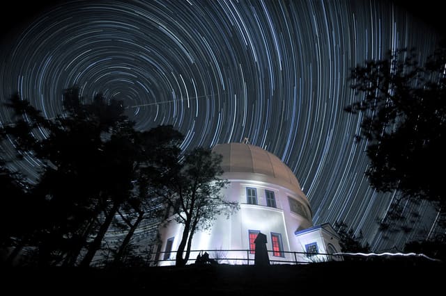صورة من Centre of the Universe: تلسكوب تاريخي وقبة فلكية، ١ من ١