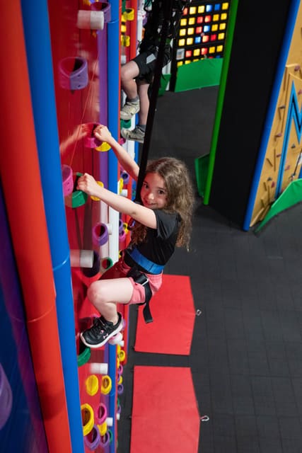 صورة من Clip ’n Climb Brossard: تسلق داخلي للأطفال والكبار، ٦ من ١٨