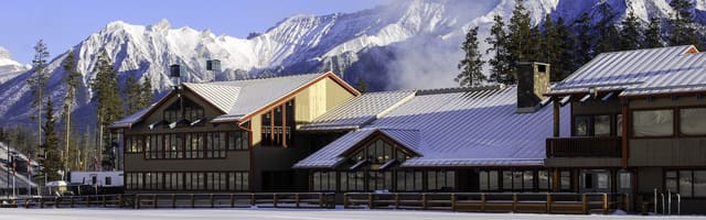 صورة من Canmore Nordic Centre: شبكة مسارات للمشي والدراجات والتزلج، ١ من ٣
