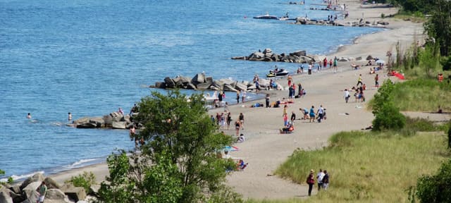 صورة من Confederation: شاطئ وممشى على Lake Ontario، ١ من ١٥