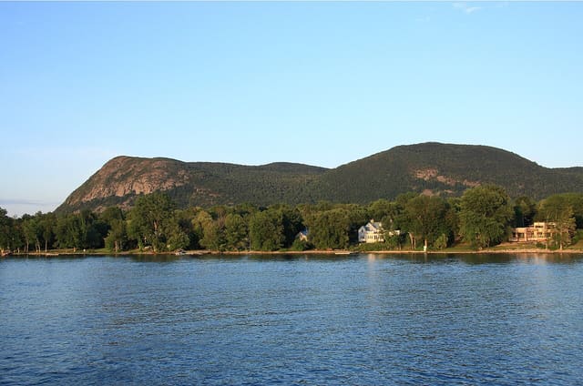 صورة من Mont Saint-Hilaire: صعود الجبل في محمية Gault، ٧ من ١٥