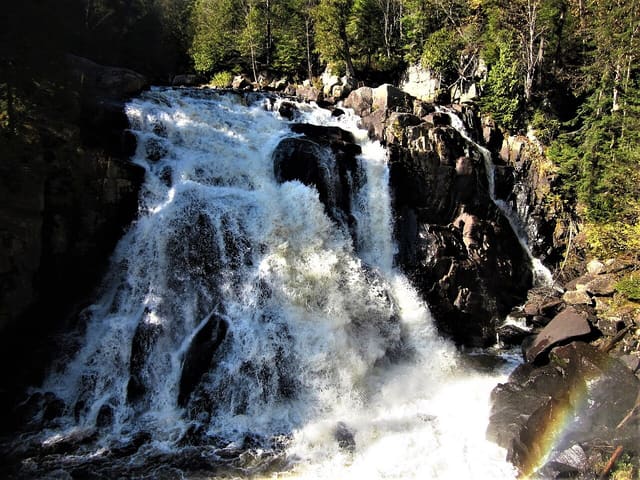 صورة من حديقة Mont-Tremblant الوطنية: بحيرة Monroe من الأعلى، ٣ من ٢٠