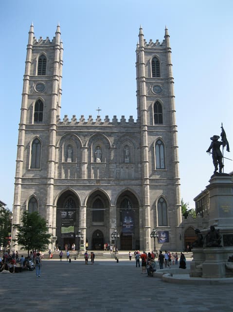 صورة من Basilique Notre-Dame: عمارة وزخارف تاريخية، ٤ من ١٥