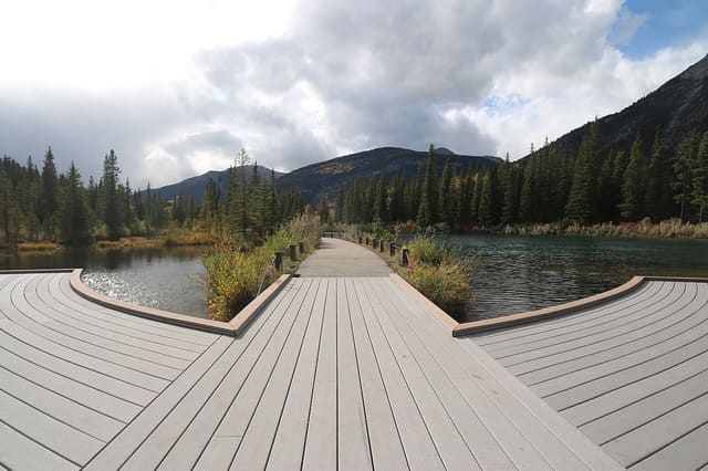 صورة من Mount Lorette Ponds: مشي حول البرك وانعكاسات الجبل، ٧ من ١٩