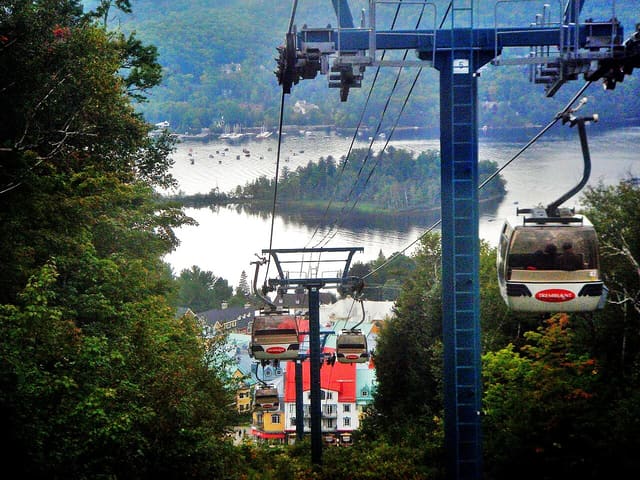 صورة من Mont-Tremblant: قرية المشاة والتلفريك إلى القمة، ٢ من ٢٢