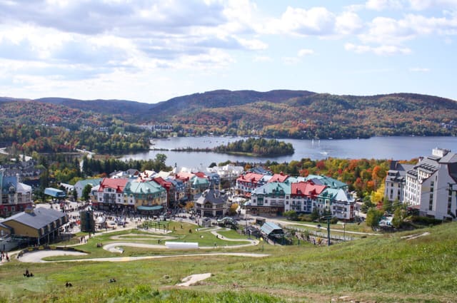 صورة من Mont-Tremblant: قرية المشاة والتلفريك إلى القمة، ١ من ٢٢