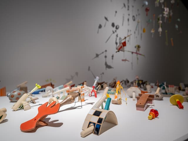صورة من Koffler Gallery: آلات ورقية تتحرك وتصدر أصواتاً، ٢ من ٤