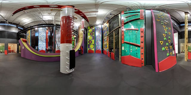 صورة من Clip ’n Climb Laval: تسلق داخلي للأطفال والكبار، ١ من ١٩