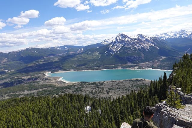 صورة من Barrier Lake Day Use: شاطئ بحيرة ومناظر جبال، ٣ من ١٦