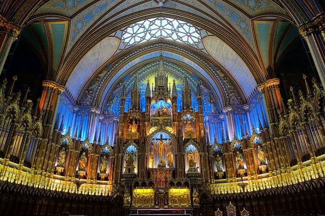 صورة من Basilique Notre-Dame: عمارة وزخارف تاريخية، ١ من ١٥